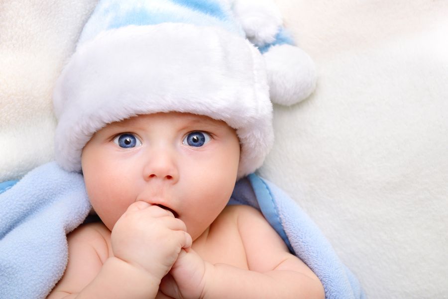 Mennyit eszik egy újszülött baba? Mennyit kellene ennie?